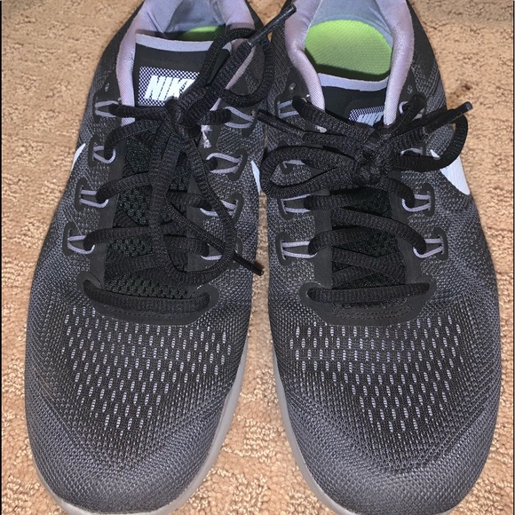 Nike Free Runs - Picture 2 of 4